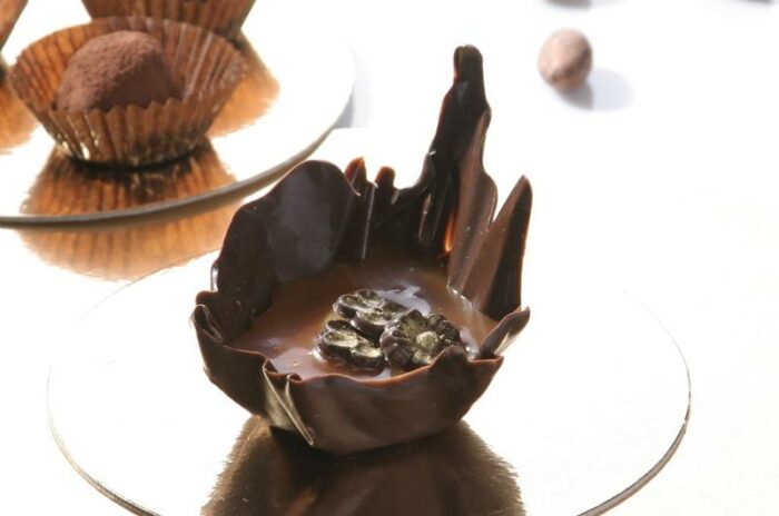 Шоколадови кошнички с малинов ганаш